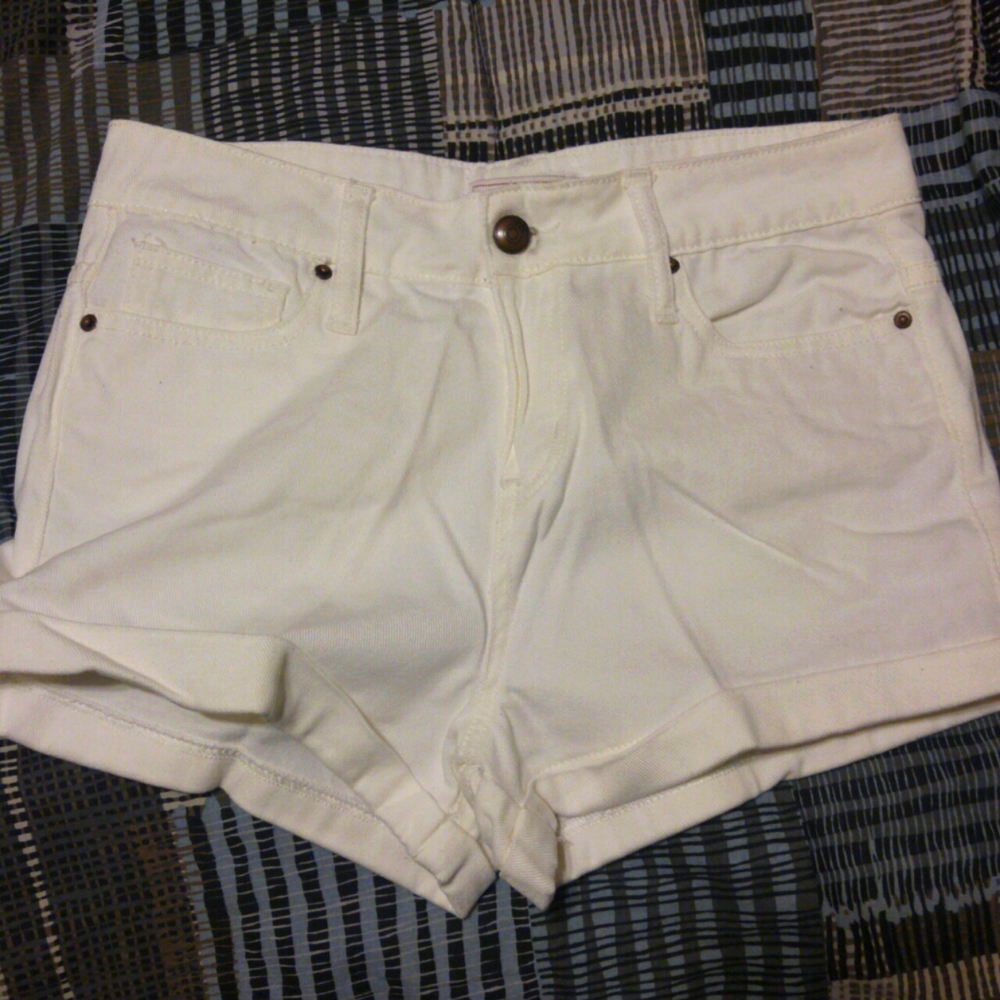 Adam Levine shorts